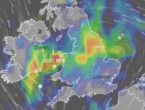 英国气象局发出强烈风暴警告，准确日期的天气图变成了可怕的红色