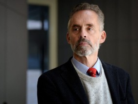 乔丹·彼得森（Jordan Peterson）表示，他已经离开加拿大，搬到了美国